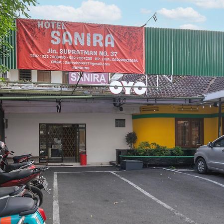 Collection O Hotel Sanira Бандунг Экстерьер фото