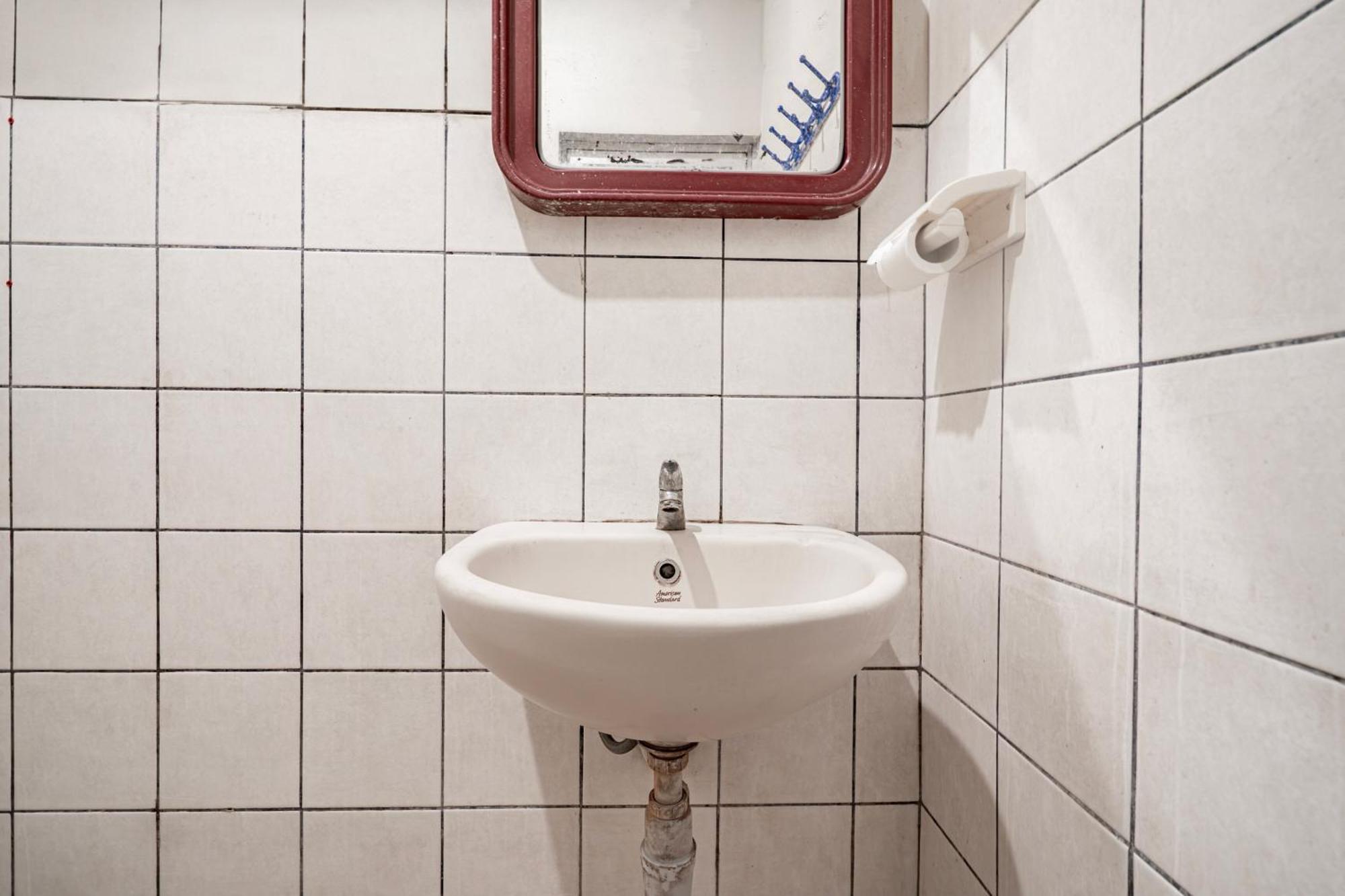 Collection O Hotel Sanira Бандунг Экстерьер фото