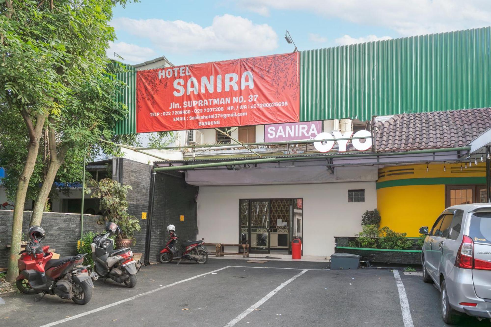 Collection O Hotel Sanira Бандунг Экстерьер фото